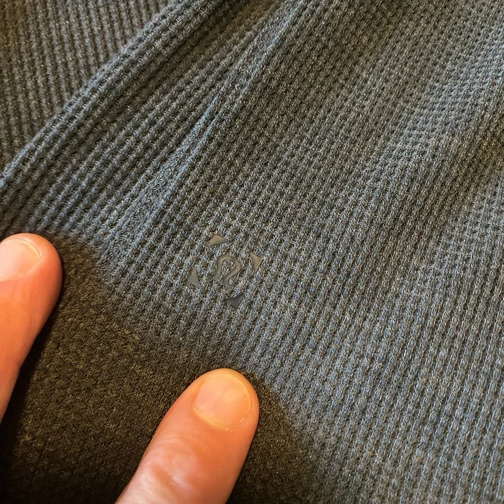 2 For 1 - LuLuLemon Men’s thin Waffle Hoodies - *Size Large (Blue & Green) - Picture 4 of 6